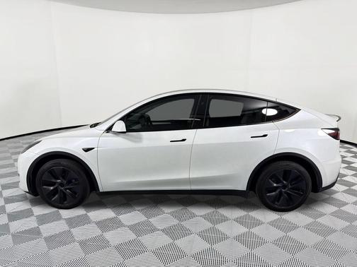 Pearl White Multi-Coat 2024 Tesla Model Y Long Range Dual Motor All-Wheel Drive