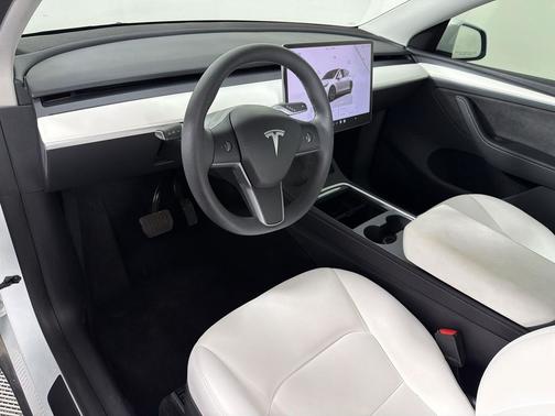 Pearl White Multi-Coat 2024 Tesla Model Y Long Range Dual Motor All-Wheel Drive