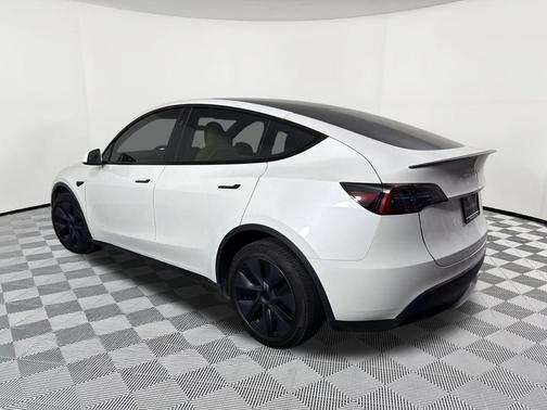 Pearl White Multi-Coat 2024 Tesla Model Y Long Range Dual Motor All-Wheel Drive