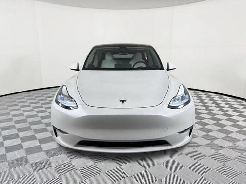 Pearl White Multi-Coat 2024 Tesla Model Y Long Range Dual Motor All-Wheel Drive