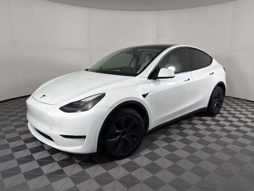 Pearl White Multi-Coat 2024 Tesla Model Y Long Range Dual Motor All-Wheel Drive