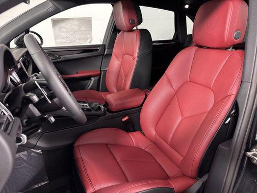 2025 Porsche Macan AWD