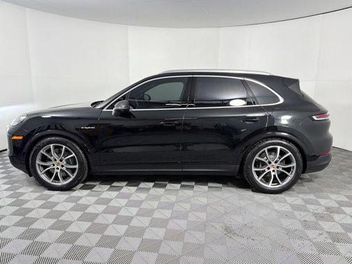 Chromite Black Metallic 2026 Porsche Cayenne Cayenne E-Hybrid