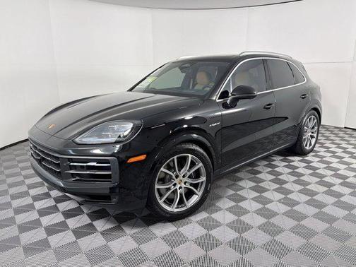 Chromite Black Metallic 2026 Porsche Cayenne Cayenne E-Hybrid