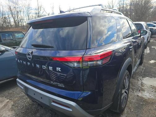 2022 Nissan Pathfinder Platinum