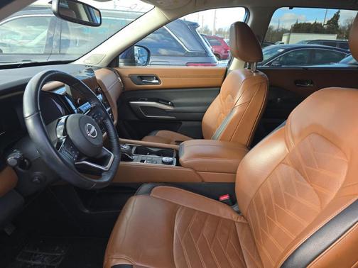 2022 Nissan Pathfinder Platinum