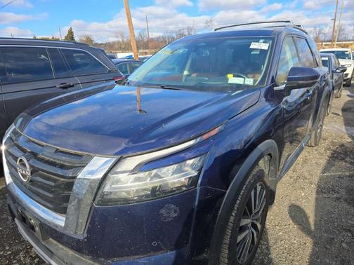 2022 Nissan Pathfinder Platinum