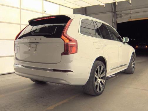 2022 Volvo XC90 Recharge Plug-In Hybrid T8 Inscription 7 Passenger