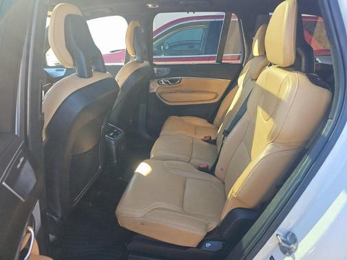 2022 Volvo XC90 Recharge Plug-In Hybrid T8 Inscription 7 Passenger