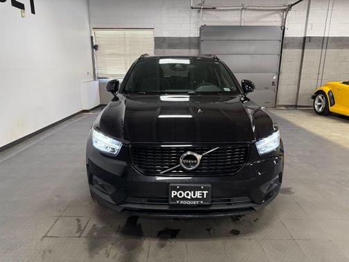 2022 Volvo XC40 T5 R-Design