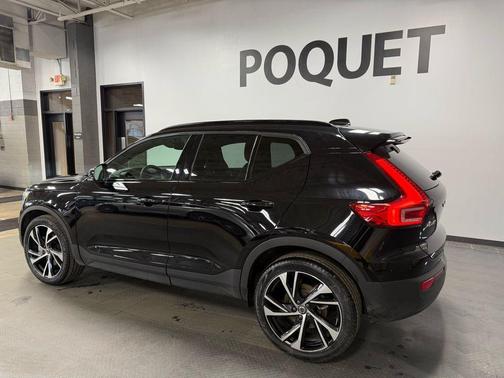 2022 Volvo XC40 T5 R-Design
