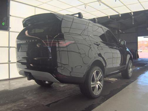 2023 Land Rover Discovery Metropolitan Edition