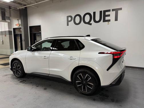 Wind Chill Pearl 2026 Toyota bZ XLE