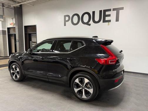 Onyx Black Metallic 2025 Volvo XC40 B5 Plus Bright Theme