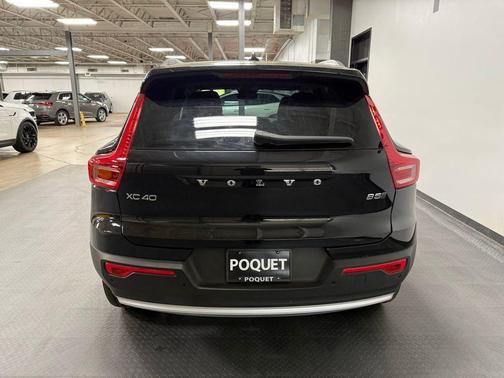 Onyx Black Metallic 2025 Volvo XC40 B5 Plus Bright Theme