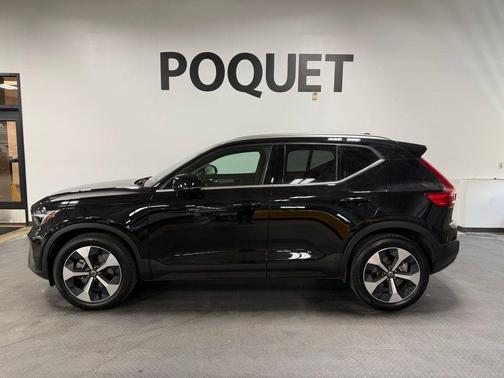 Onyx Black Metallic 2025 Volvo XC40 B5 Plus Bright Theme