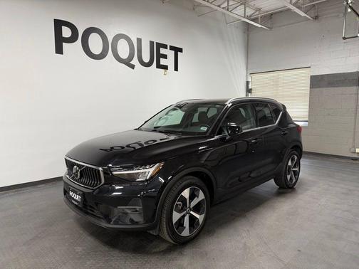 Onyx Black Metallic 2025 Volvo XC40 B5 Plus Bright Theme