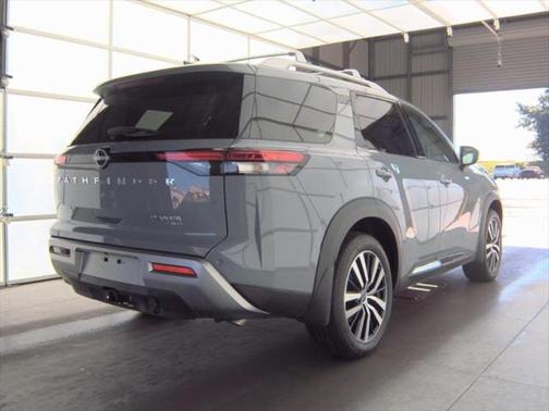 2023 Nissan Pathfinder Platinum 4WD