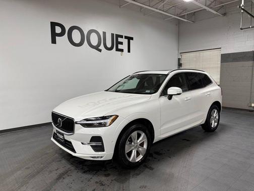 Crystal White Metallic 2022 Volvo XC60 B5 Momentum