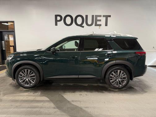 2023 Nissan Pathfinder SL