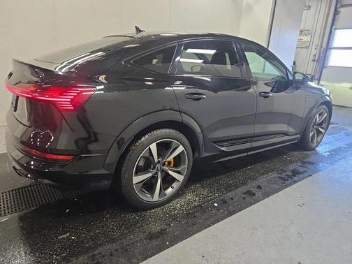 2022 Audi e-tron S Premium Plus