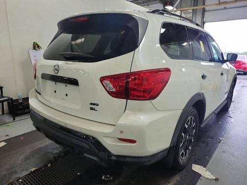 2020 Nissan Pathfinder SL