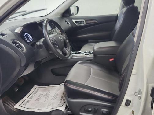 2020 Nissan Pathfinder SL