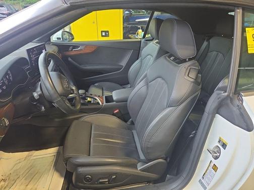 Ibis White/Black Roof 2022 Audi A5 45 Premium Plus