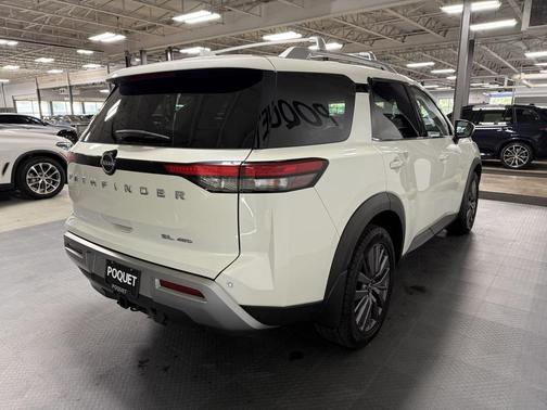 2023 Nissan Pathfinder SL