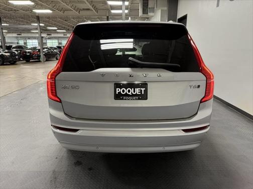 2022 Volvo XC90 T6 Momentum