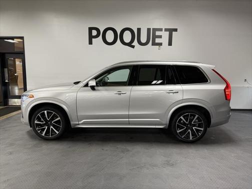 2022 Volvo XC90 T6 Momentum