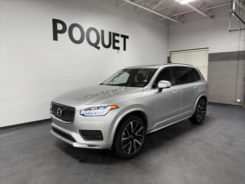 2022 Volvo XC90 T6 Momentum