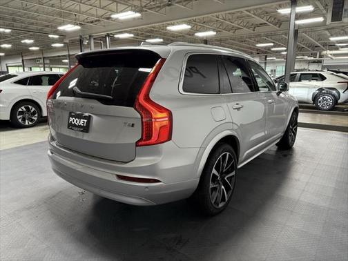 2022 Volvo XC90 T6 Momentum