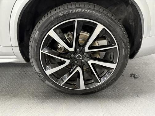 2022 Volvo XC90 T6 Momentum