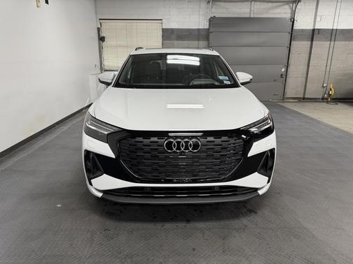 2025 Audi Q4 e-tron Prestige