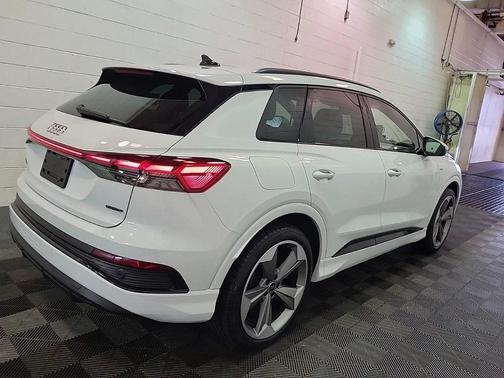 2025 Audi Q4 e-tron Prestige