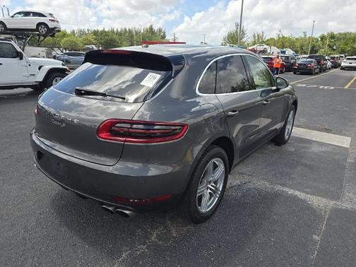 Agate Gray Metallic 2016 Porsche Macan Macan S