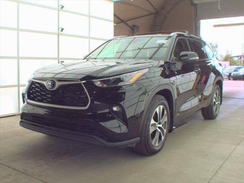 2022 Toyota Highlander Hybrid XLE