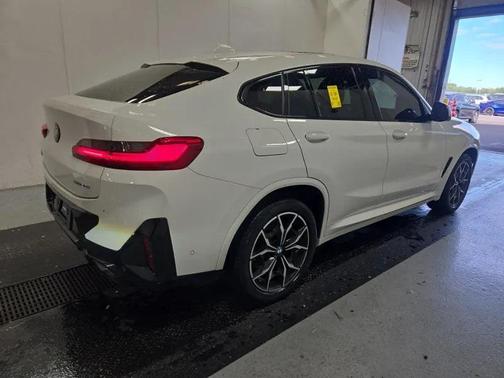 2023 BMW X4 xDrive30i
