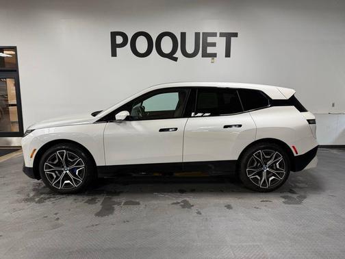 Mineral White Metallic 2024 BMW iX xDrive50
