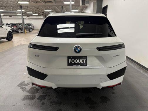 Mineral White Metallic 2024 BMW iX xDrive50