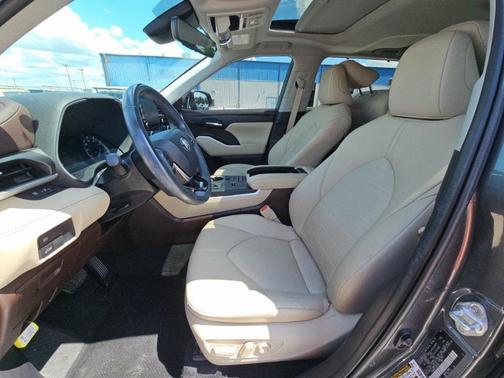 2020 Toyota Highlander Hybrid XLE