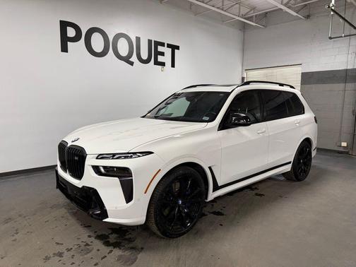 2023 BMW X7 M60i