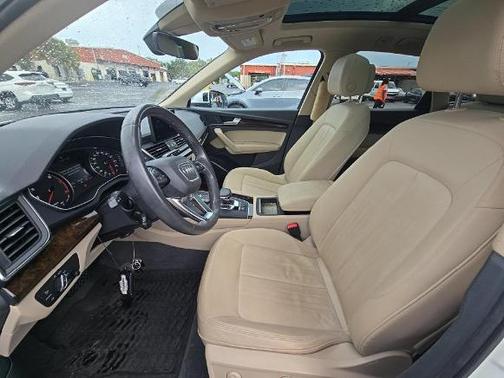Ibis White 2019 Audi Q5 2.0T Premium