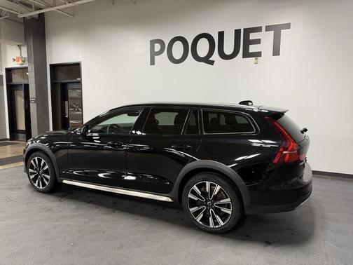 2023 Volvo V60 Cross Country Ultimate