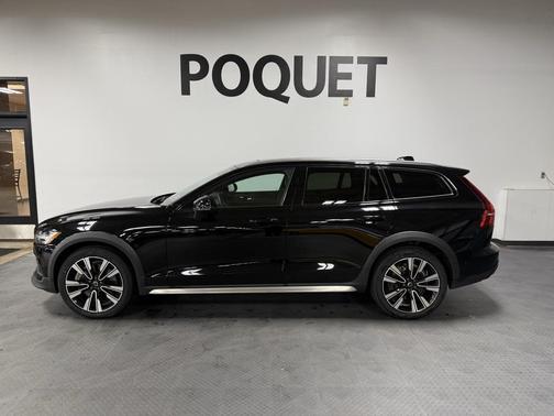 2023 Volvo V60 Cross Country Ultimate
