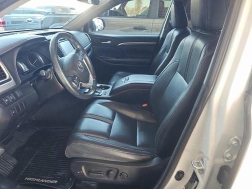 2017 Toyota Highlander SE