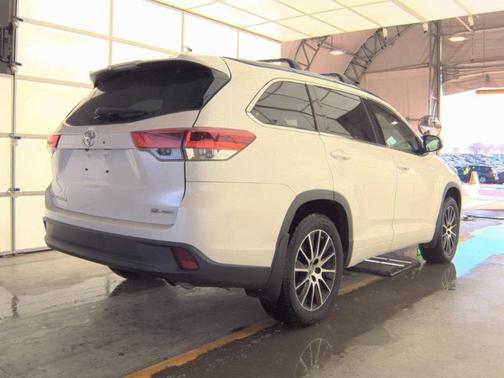 2017 Toyota Highlander SE