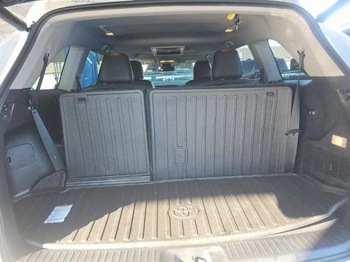 2017 Toyota Highlander SE