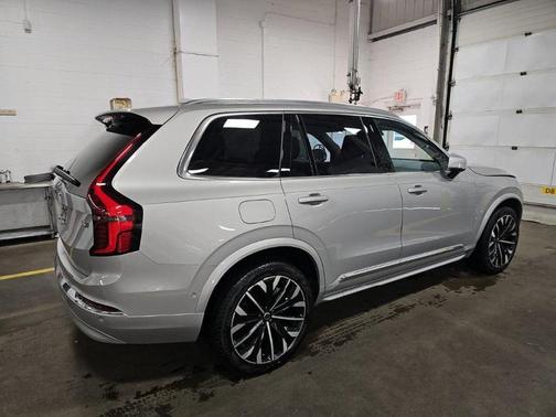2025 Volvo XC90 B6 Plus 7-Seater